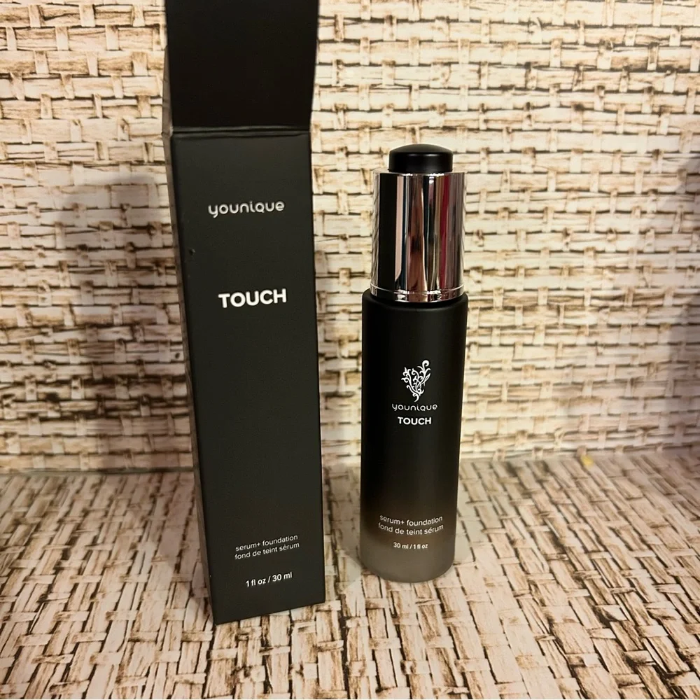 🐾Younique Linen Foundation🐾 - Picture 3 of 7